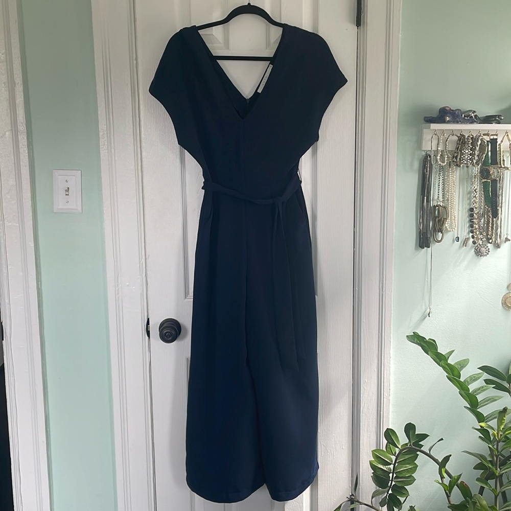 Navy wide leg jumpsuit with pockets!
